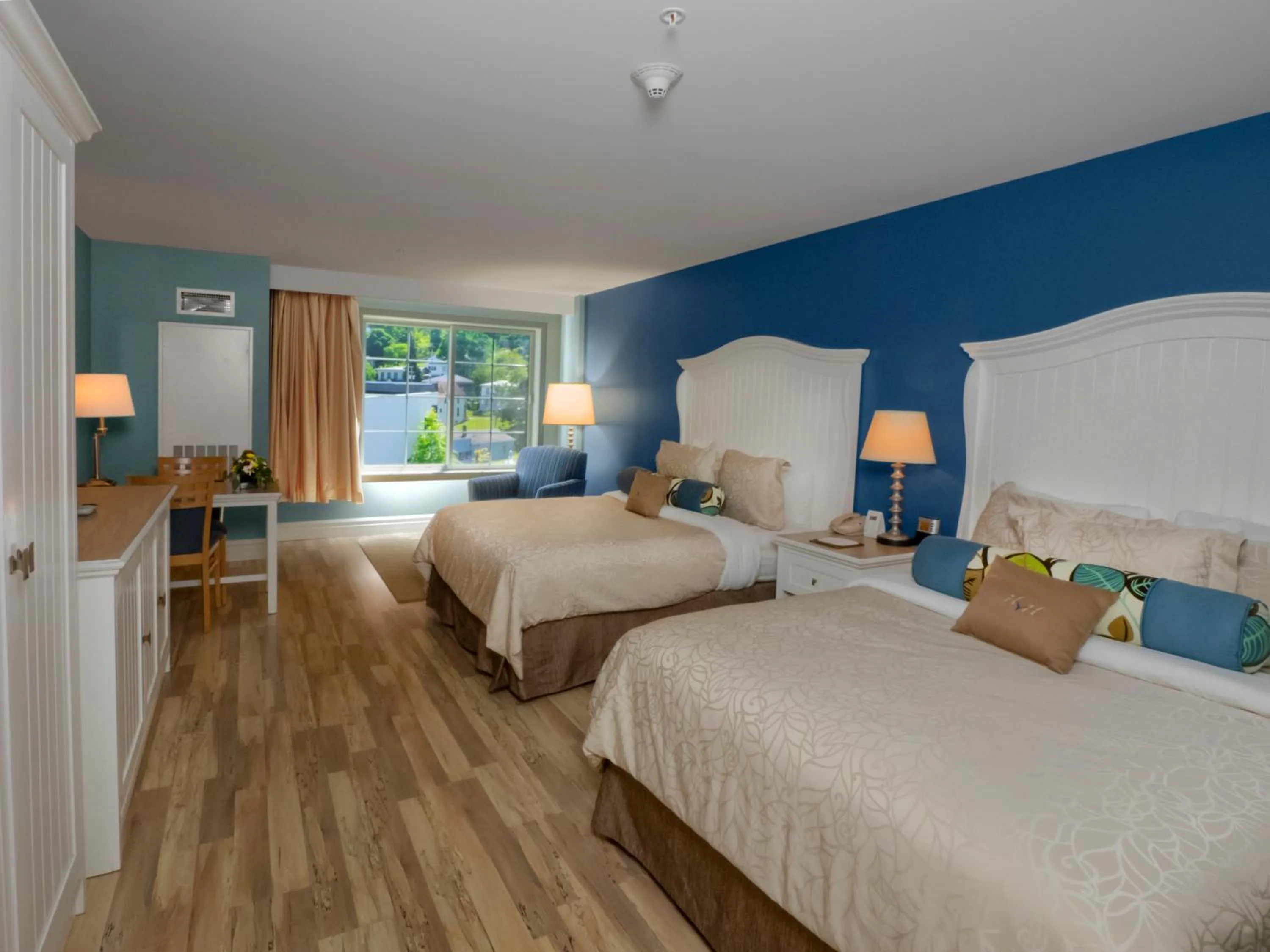 Bed in Watkins Glen Harbor Hotel