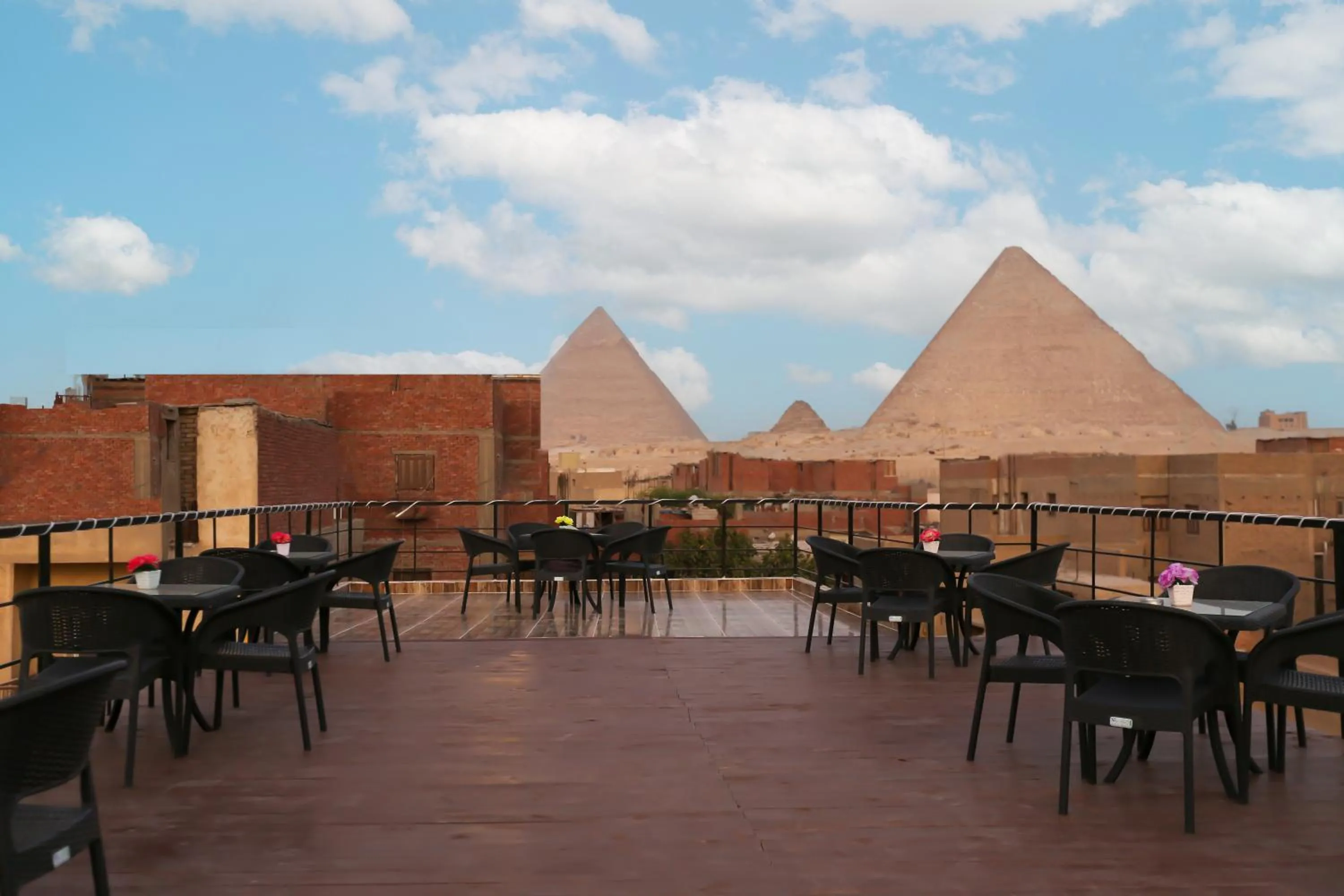 Restaurant/places to eat in Turquoise Pyramids Gate Hotel City Centre
