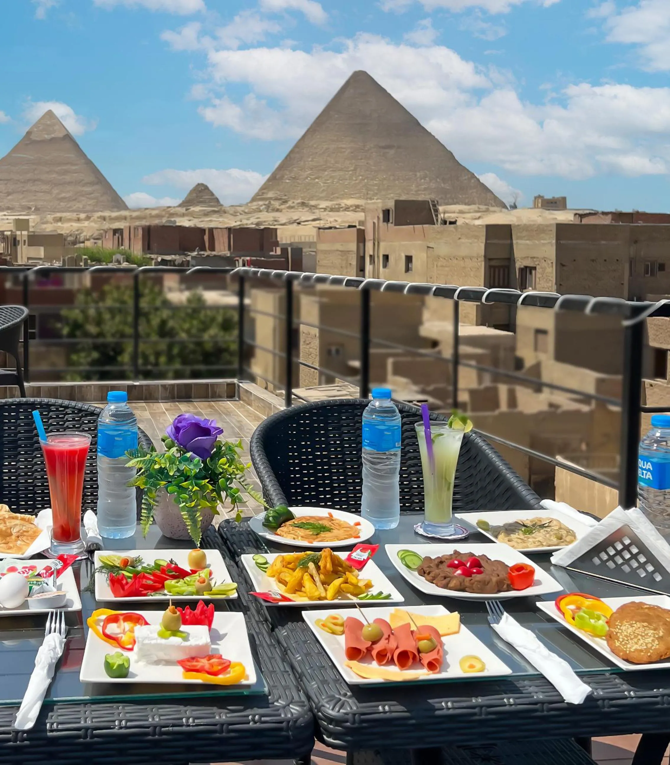 Food and drinks in Turquoise Pyramids Gate Hotel City Centre