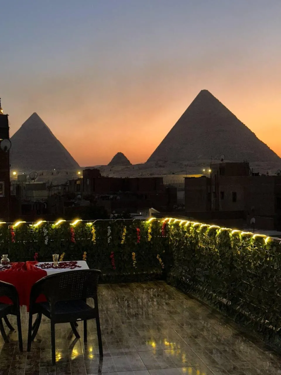 Restaurant/places to eat in Turquoise Pyramids Gate Hotel City Centre