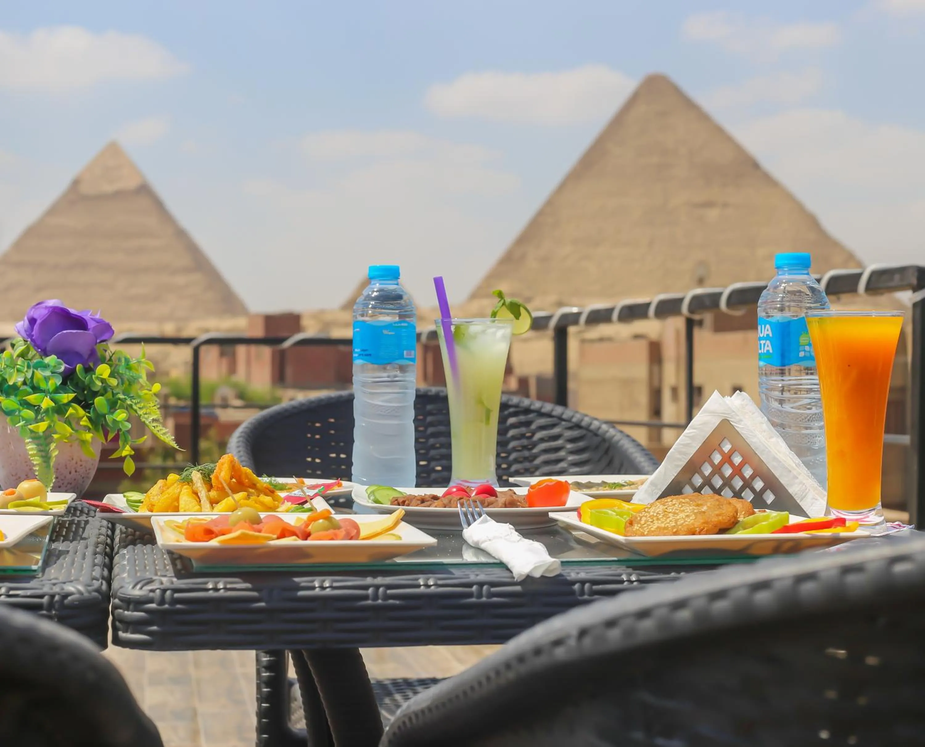Food and drinks in Turquoise Pyramids Gate Hotel City Centre
