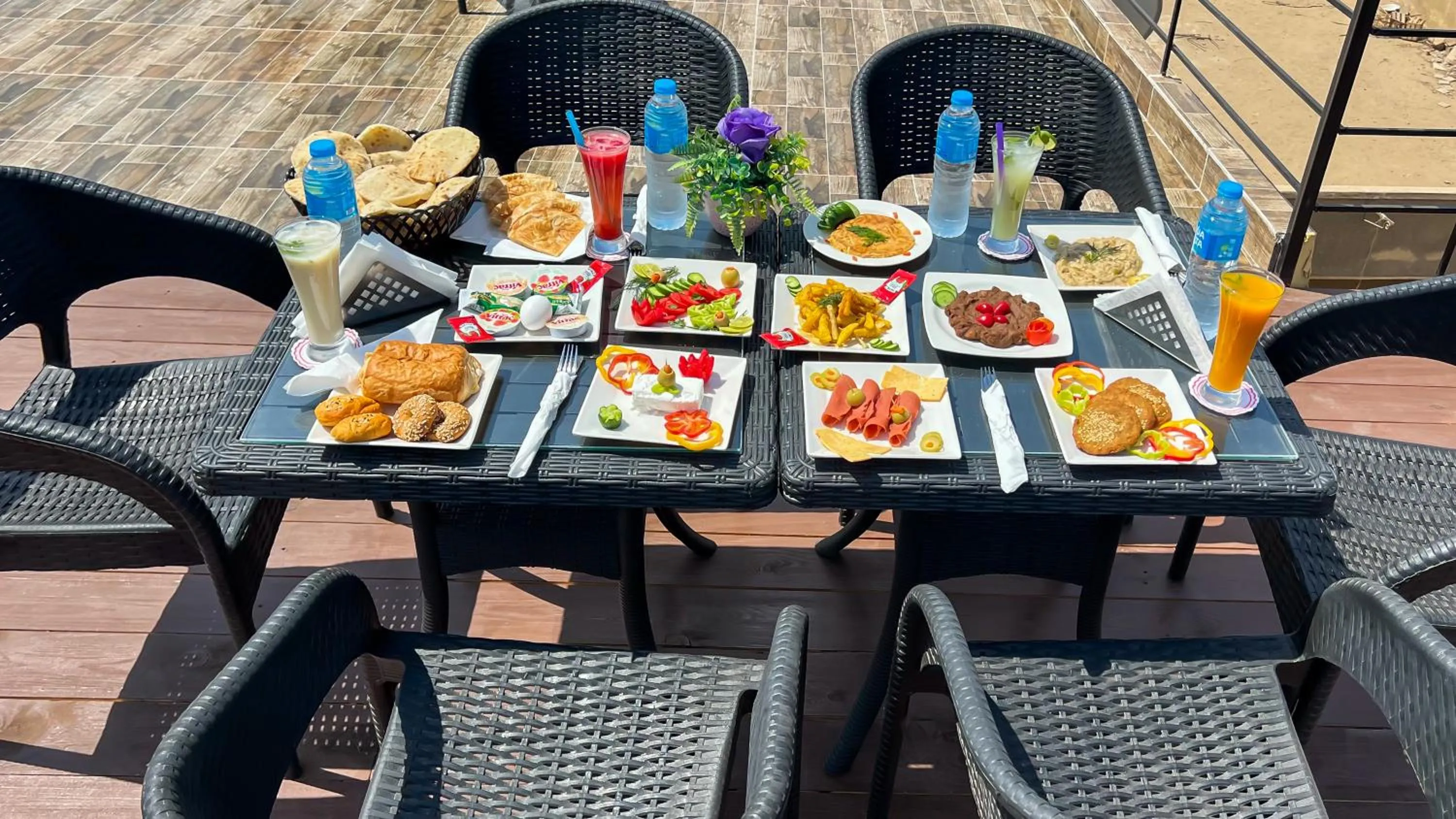 Restaurant/places to eat in Turquoise Pyramids Gate Hotel City Centre