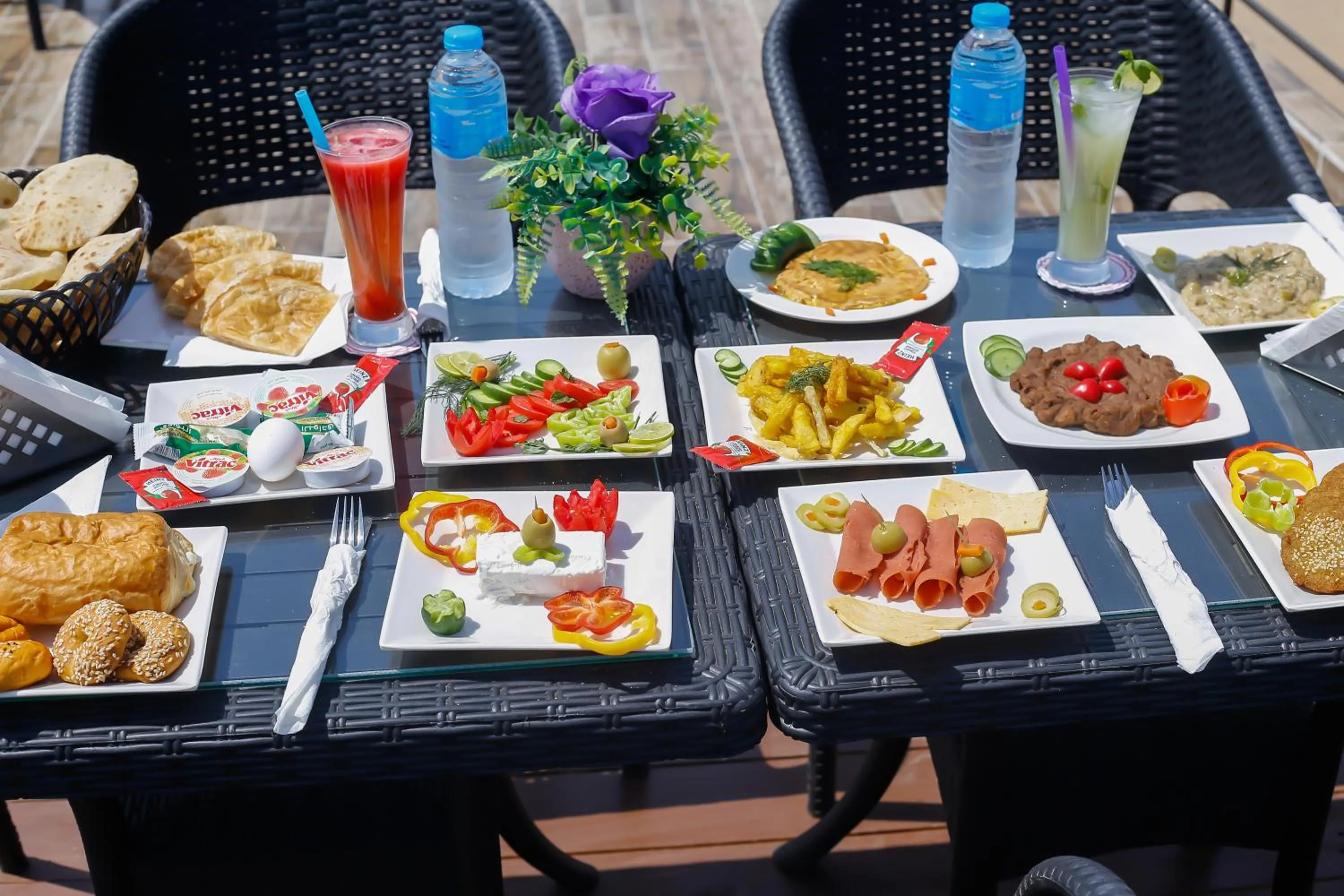 Food and drinks in Turquoise Pyramids Gate Hotel City Centre