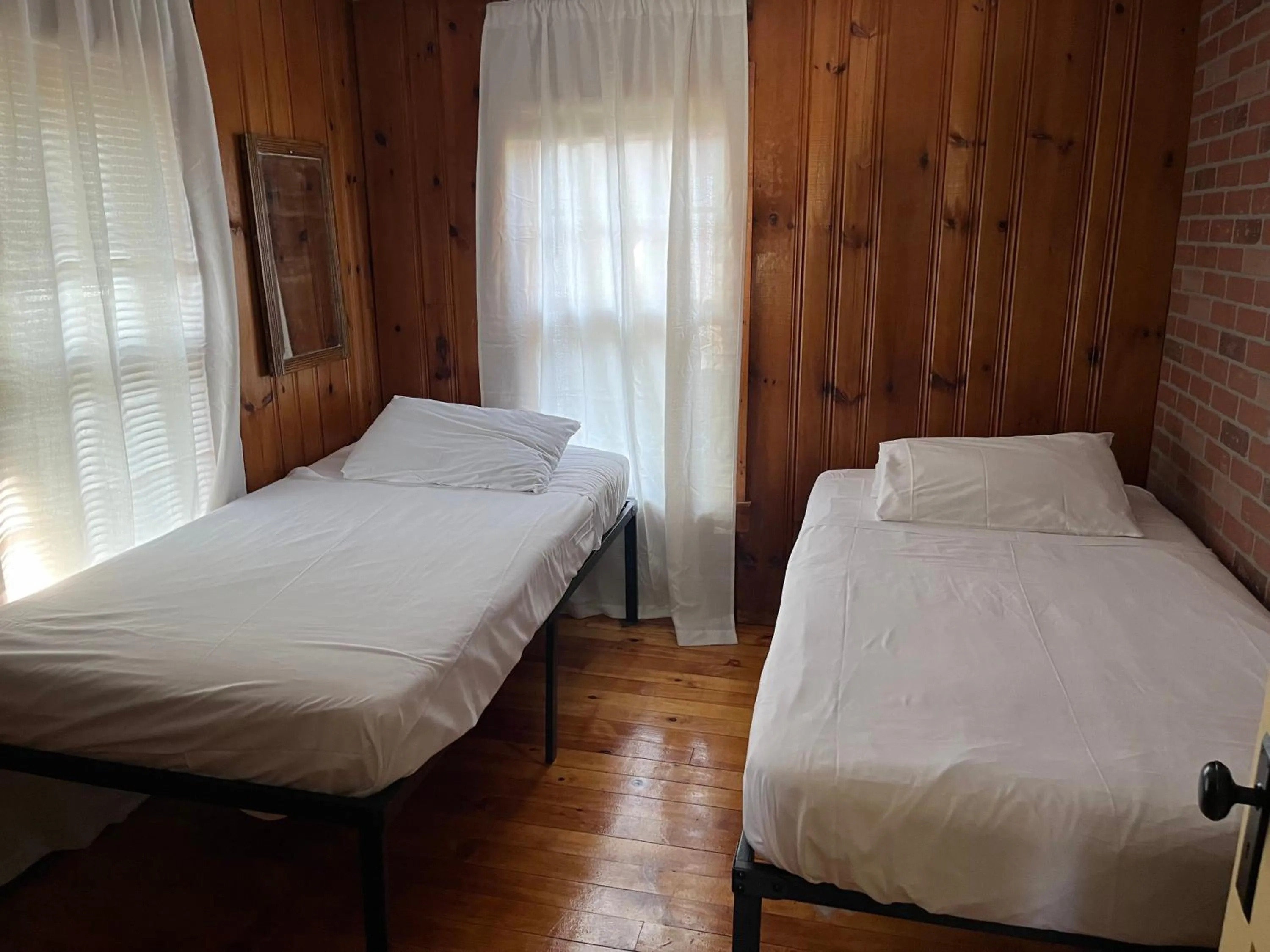 Bedroom, Bed in White Mountain Cottages