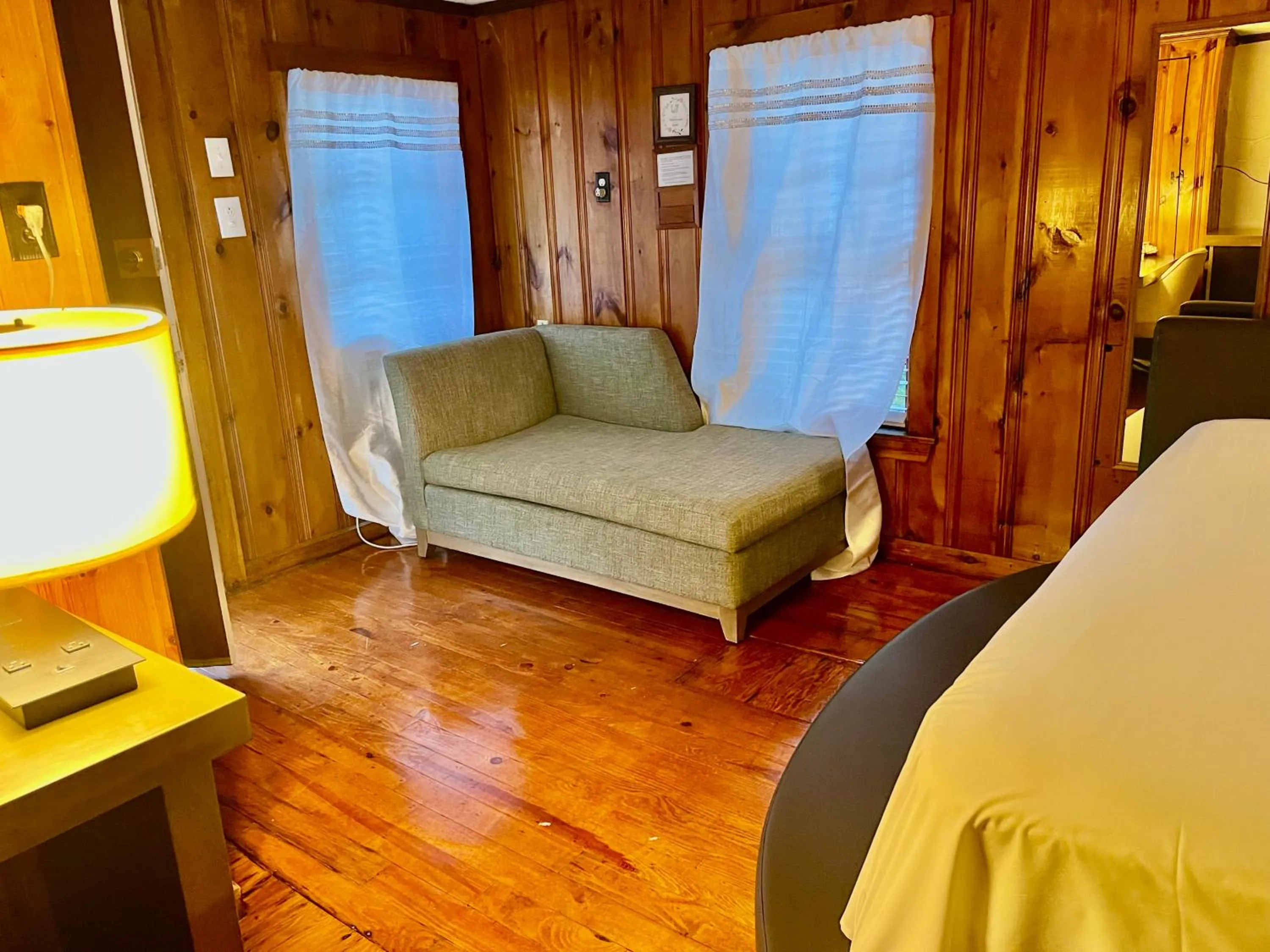 Bed in White Mountain Cottages