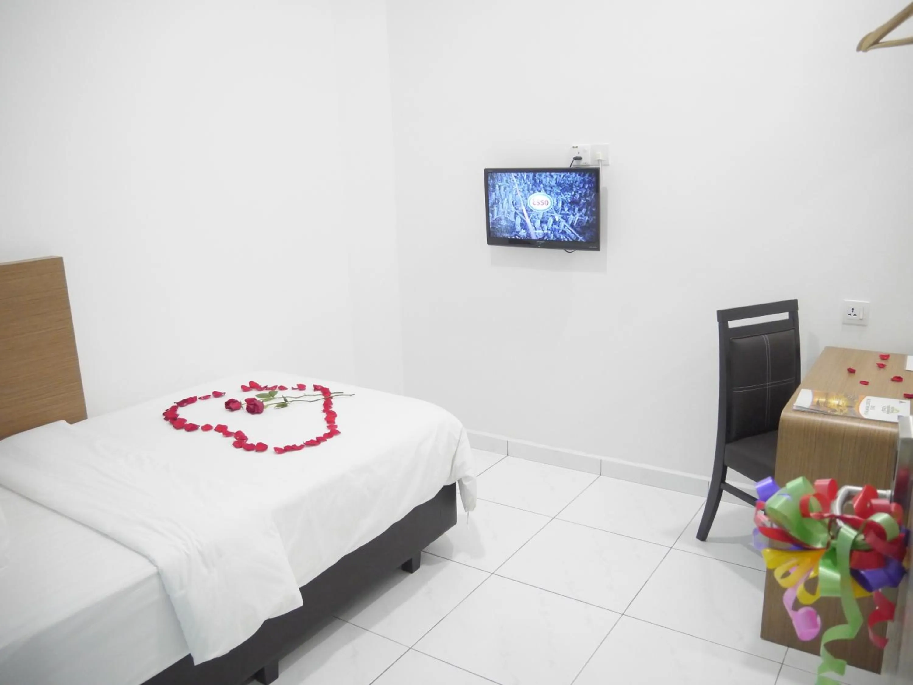 Seating area, Bed in Hotel Wawasan