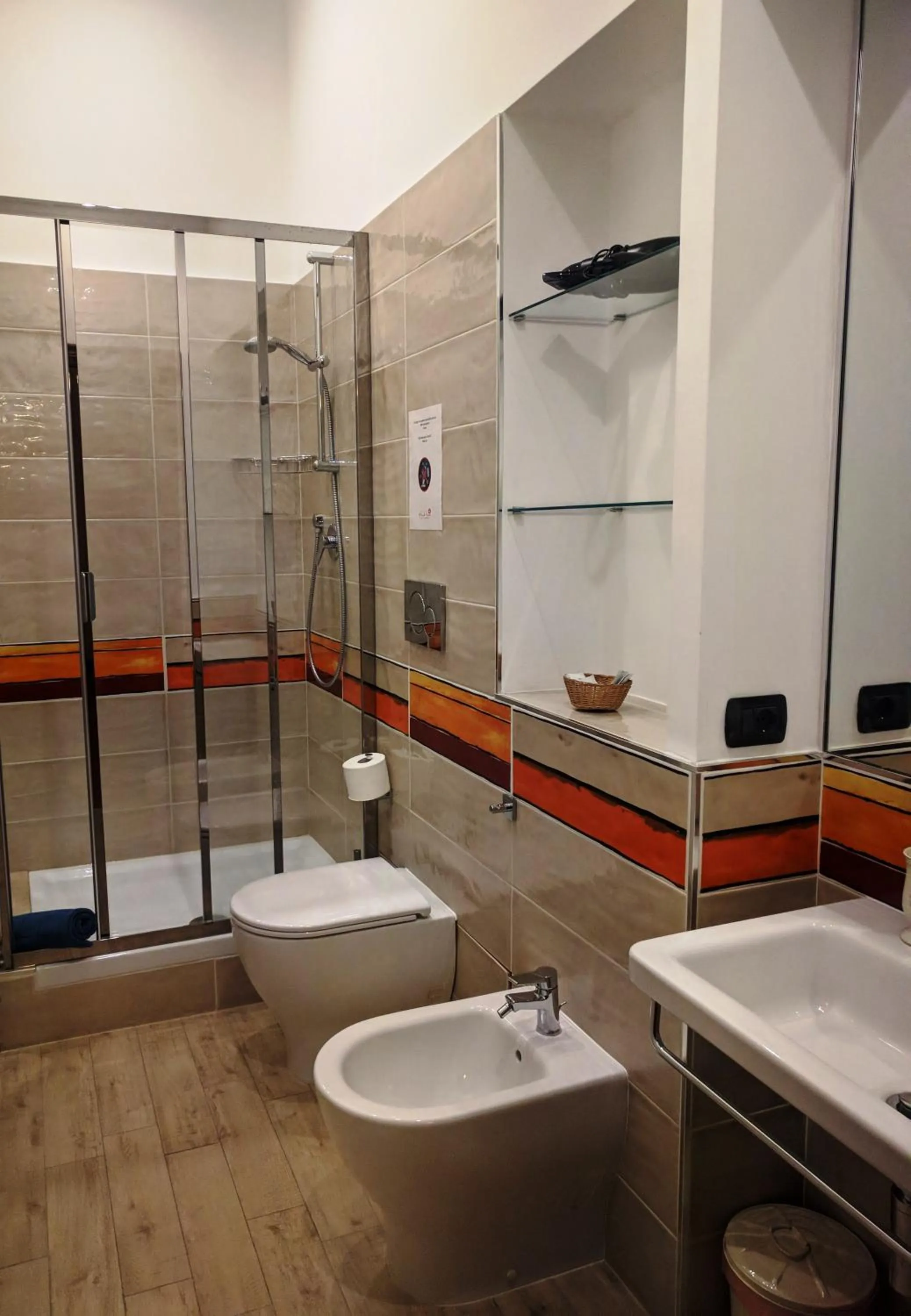 Shower in L'Ottavo Re di Roma