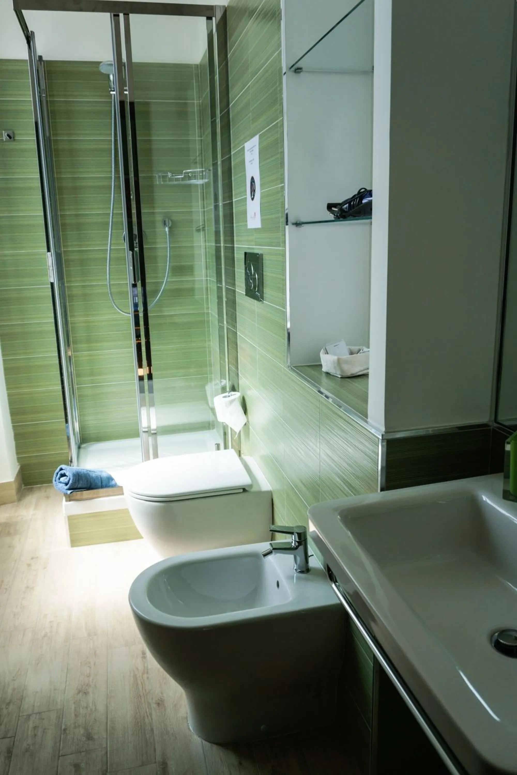 Shower in L'Ottavo Re di Roma