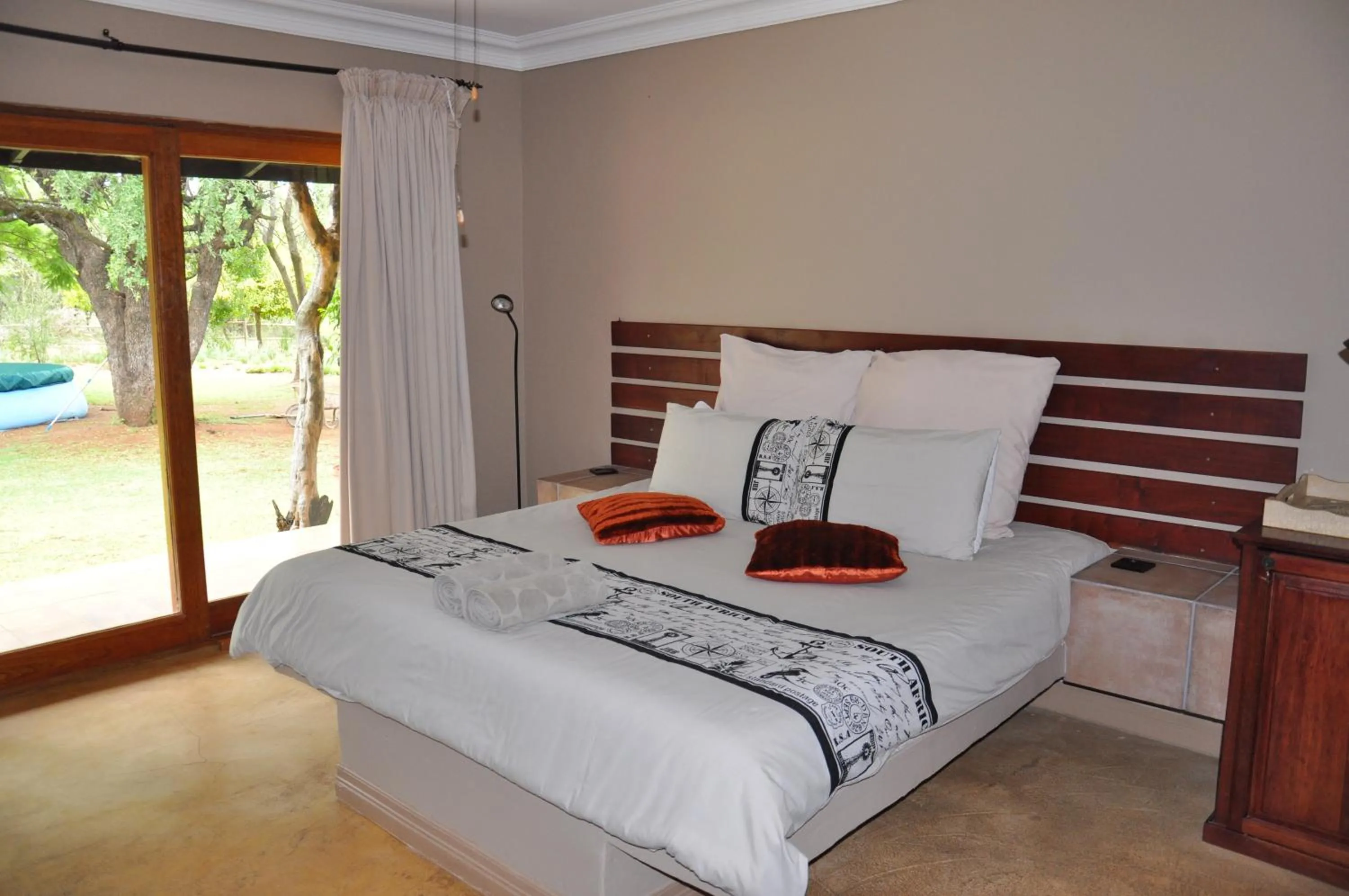 Ukutula Lion Lodge
