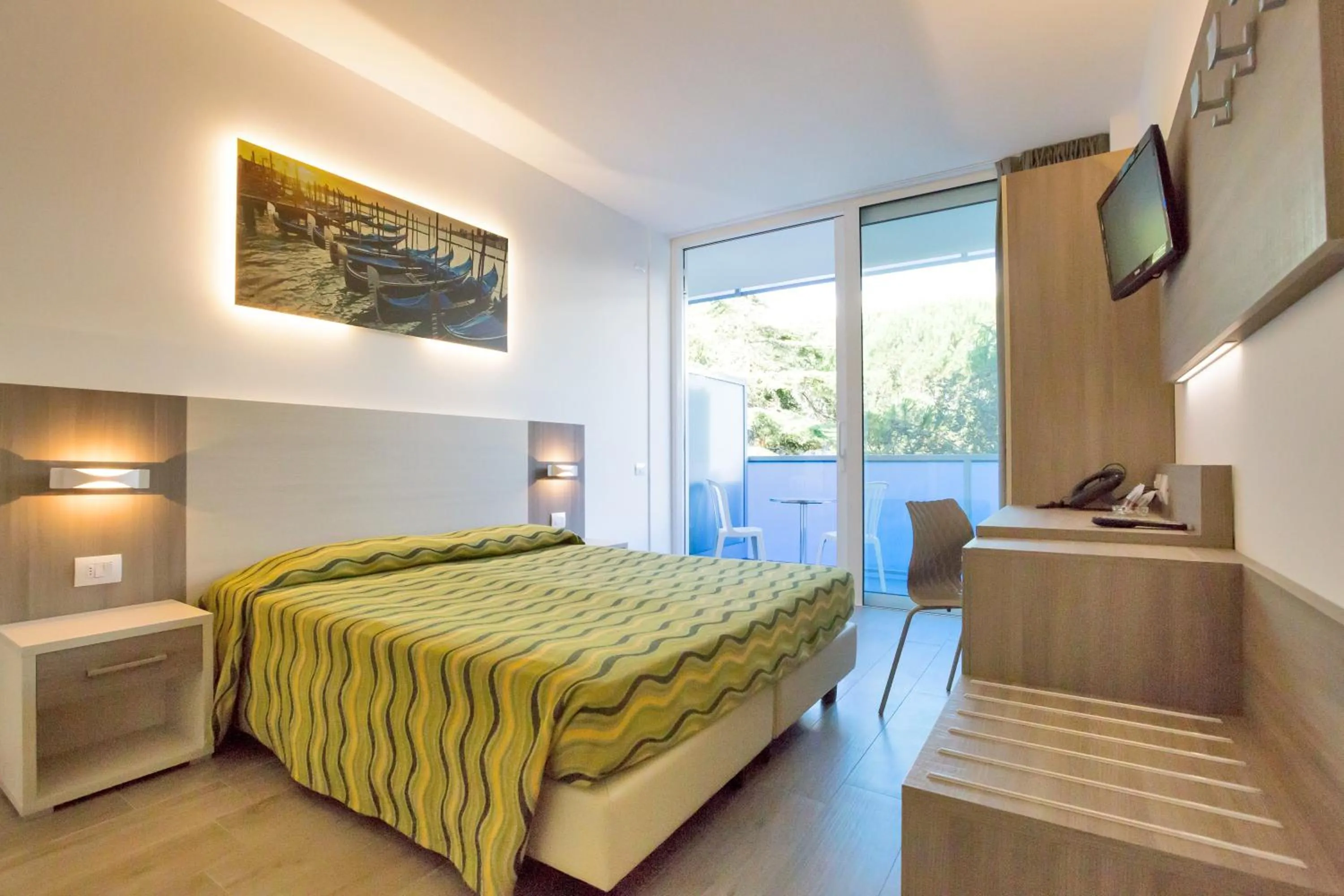 Bed in Hotel Montreal