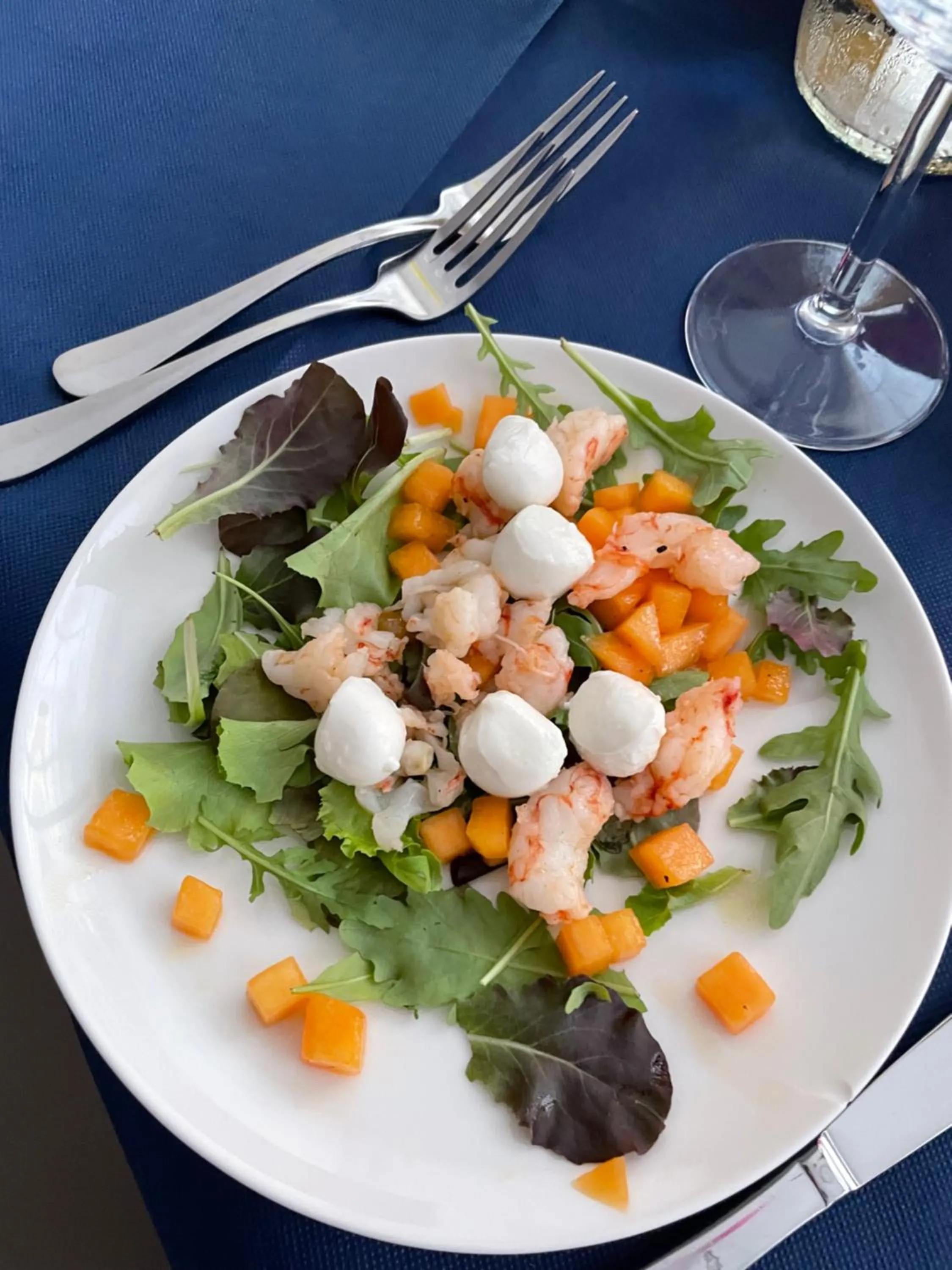 Restaurant/places to eat in Hotel Montreal