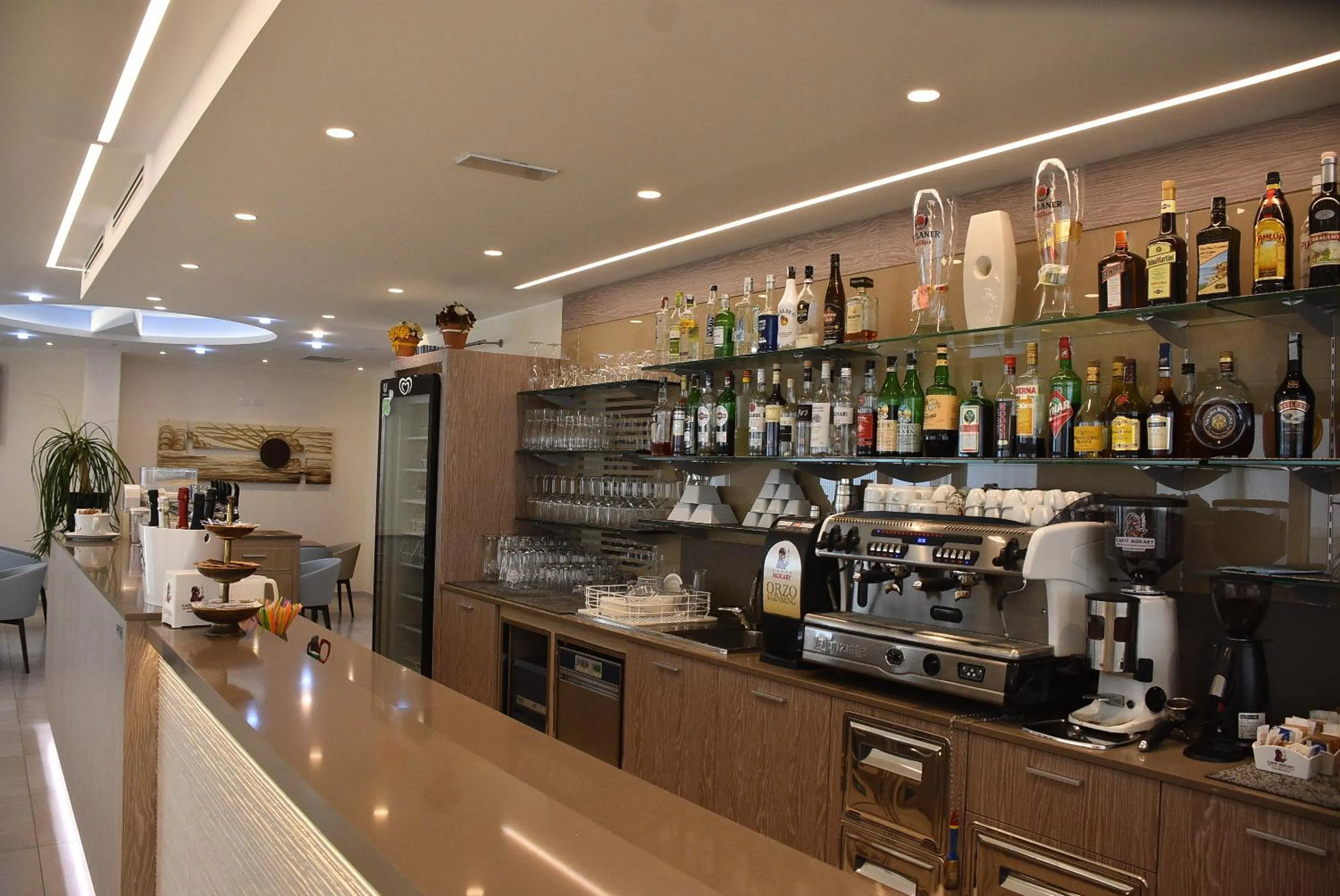 Lounge or bar in Hotel Montreal