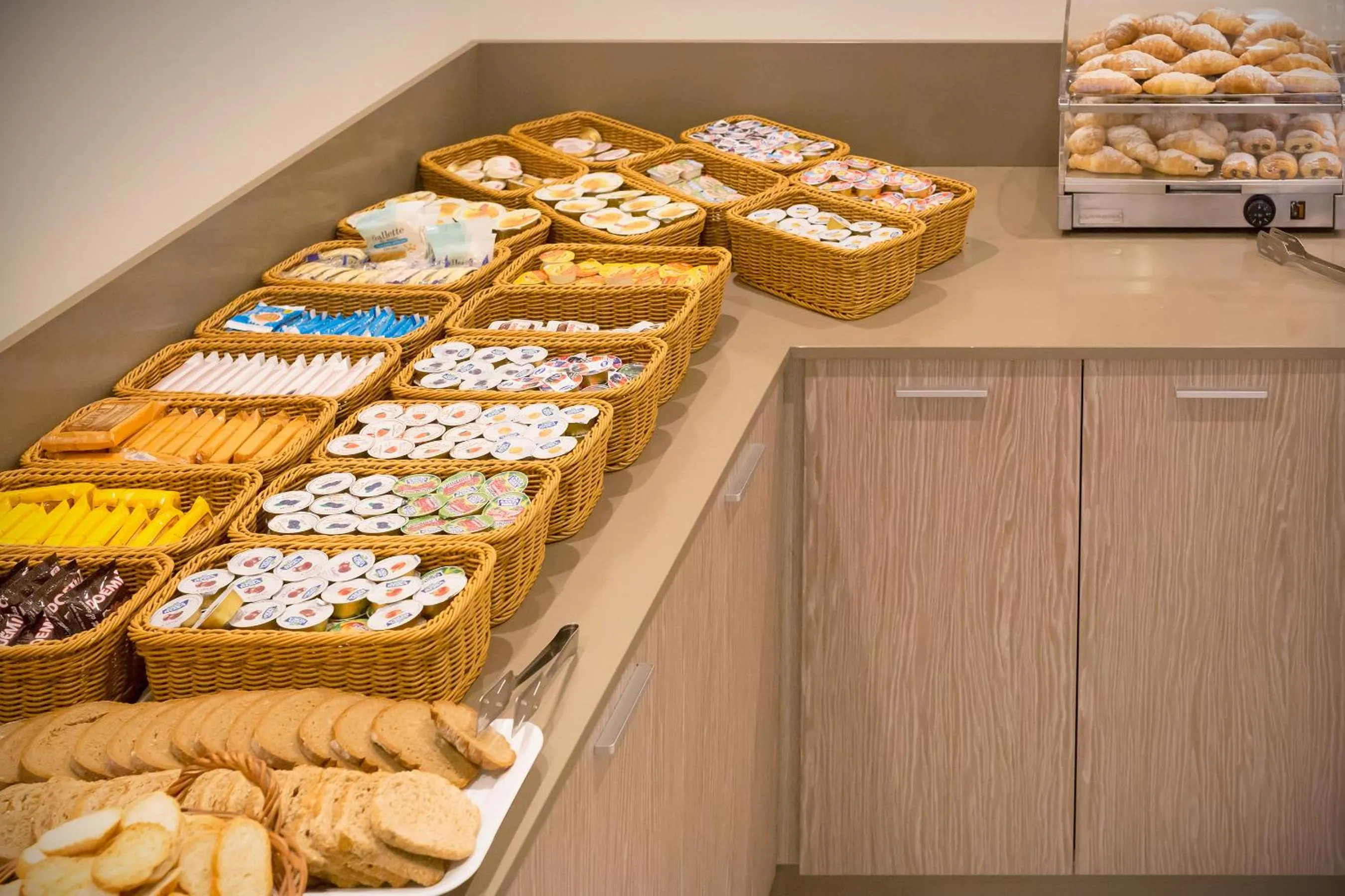 Buffet breakfast in Hotel Montreal