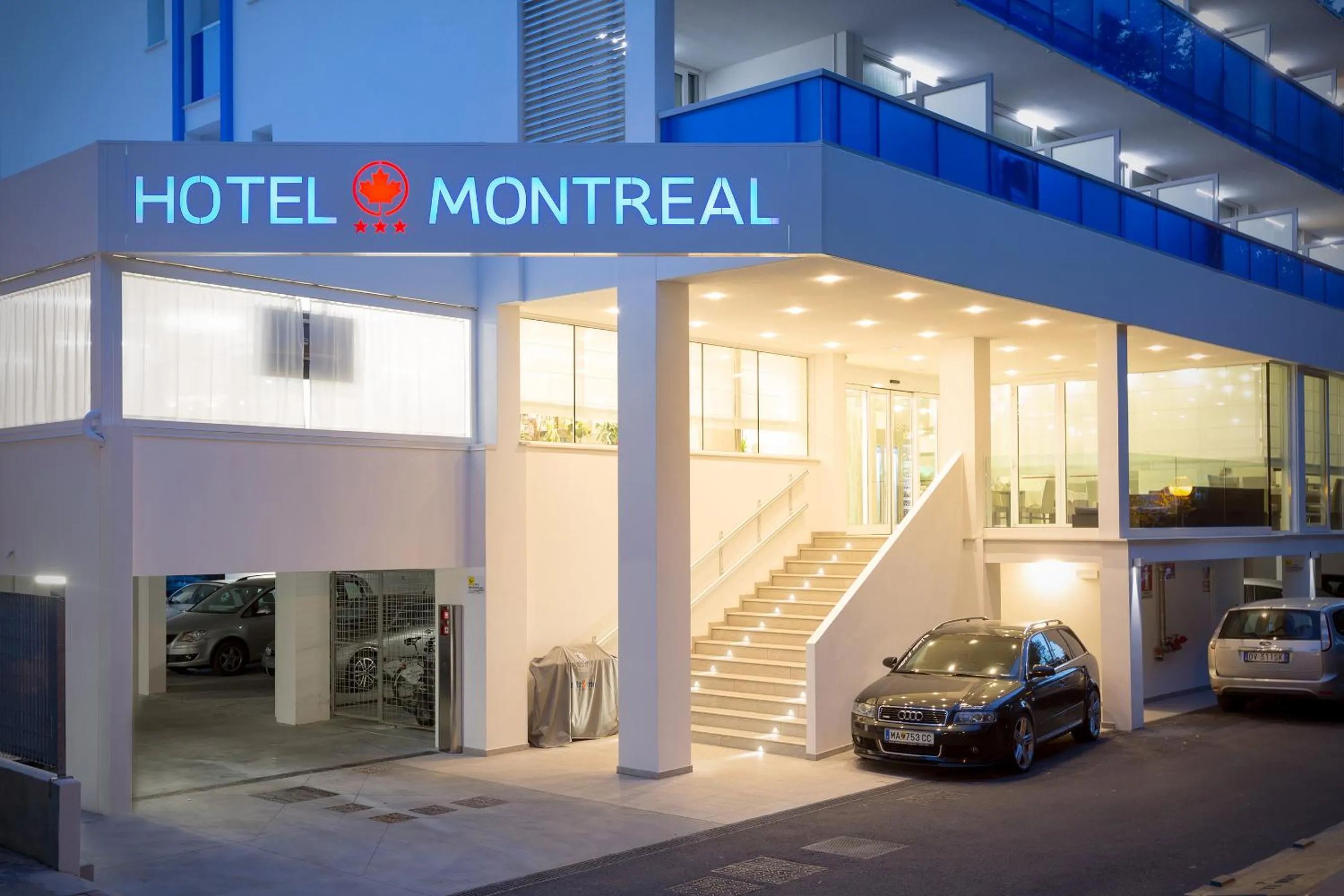 Facade/entrance in Hotel Montreal