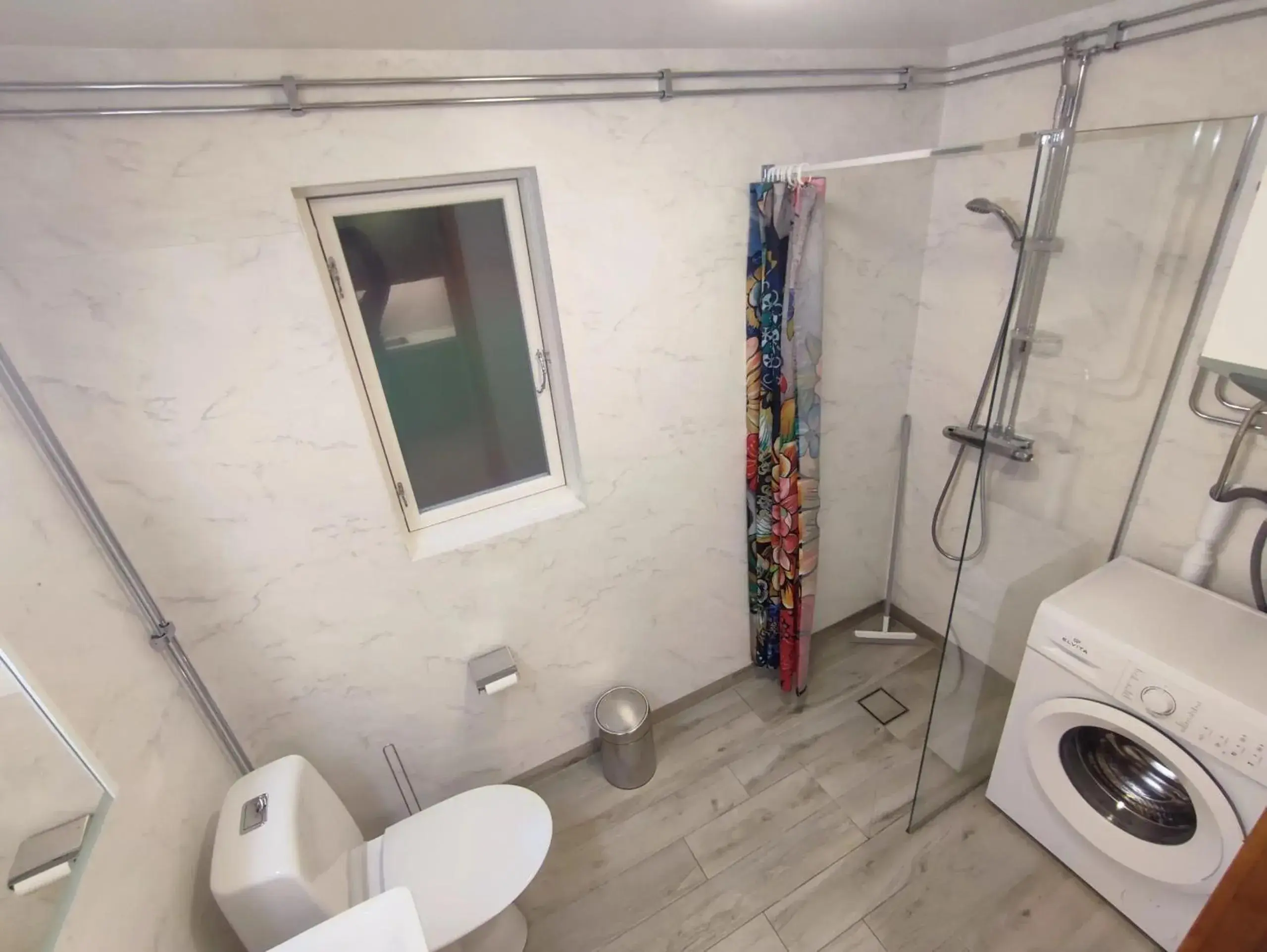 Large Two-Bedroom House (6 Adults) in Långasjönäs Camping & Stugby Large Two-Bedroom House (6 Adults) in Långasjönäs Camping & Stugby