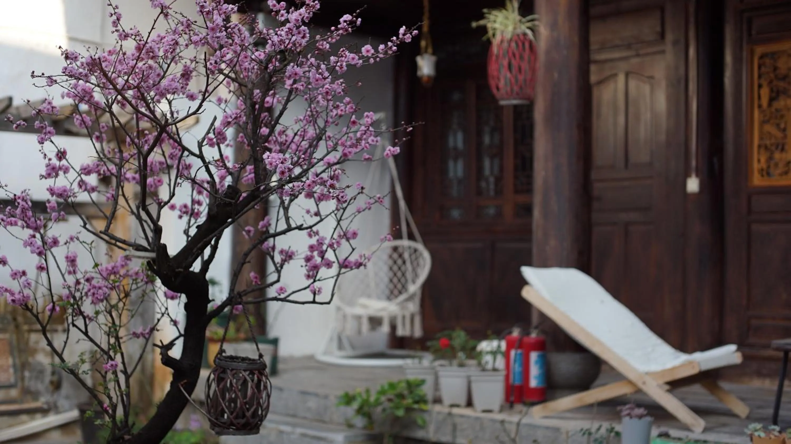 Property building in Tuo Tuo Guest House