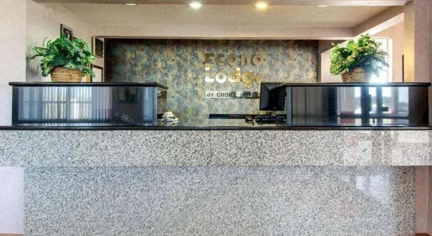 Econo Lodge Inn & Suites Forest