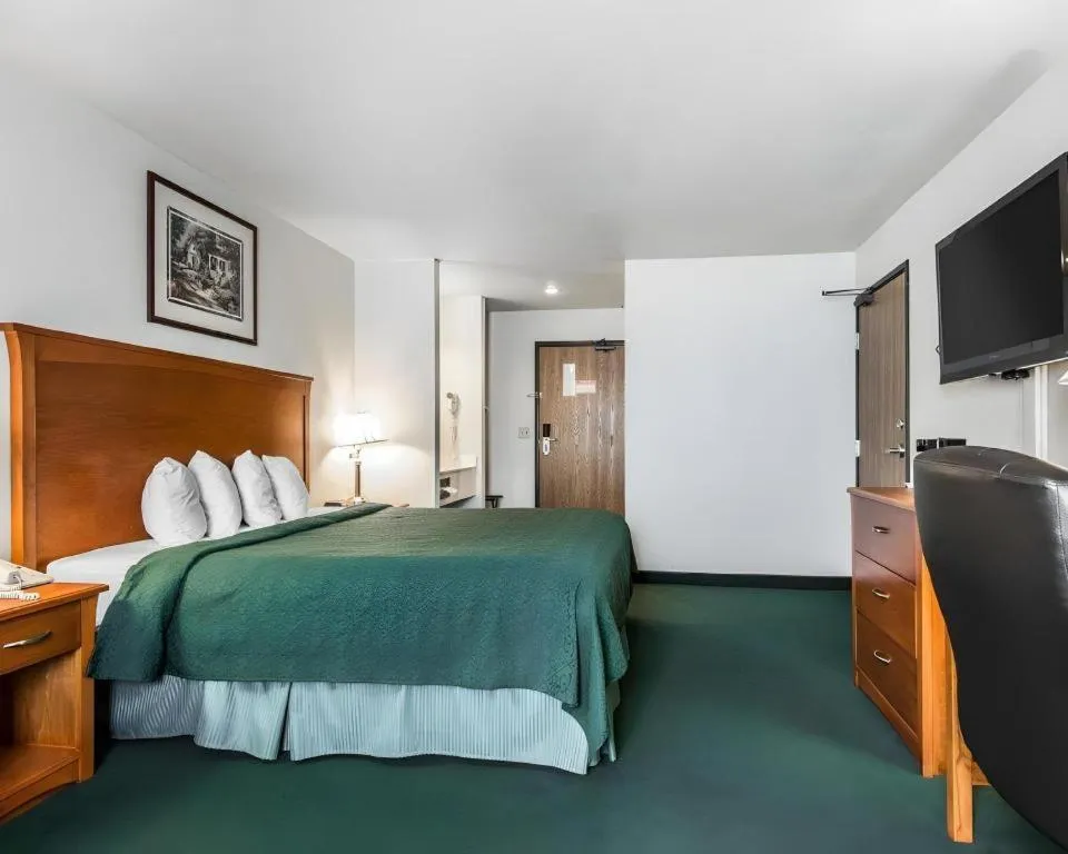 Bed in Quality Inn Kearney - Liberty