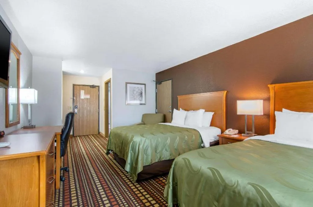 Bed in Quality Inn Kearney - Liberty