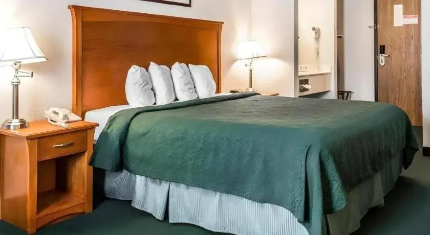 Bed in Quality Inn Kearney - Liberty Bed in Quality Inn Kearney - Liberty