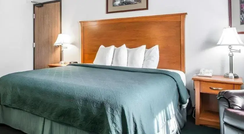 Bed in Quality Inn Kearney - Liberty Bed in Quality Inn Kearney - Liberty
