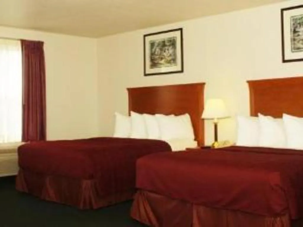 Bed in Quality Inn Kearney - Liberty