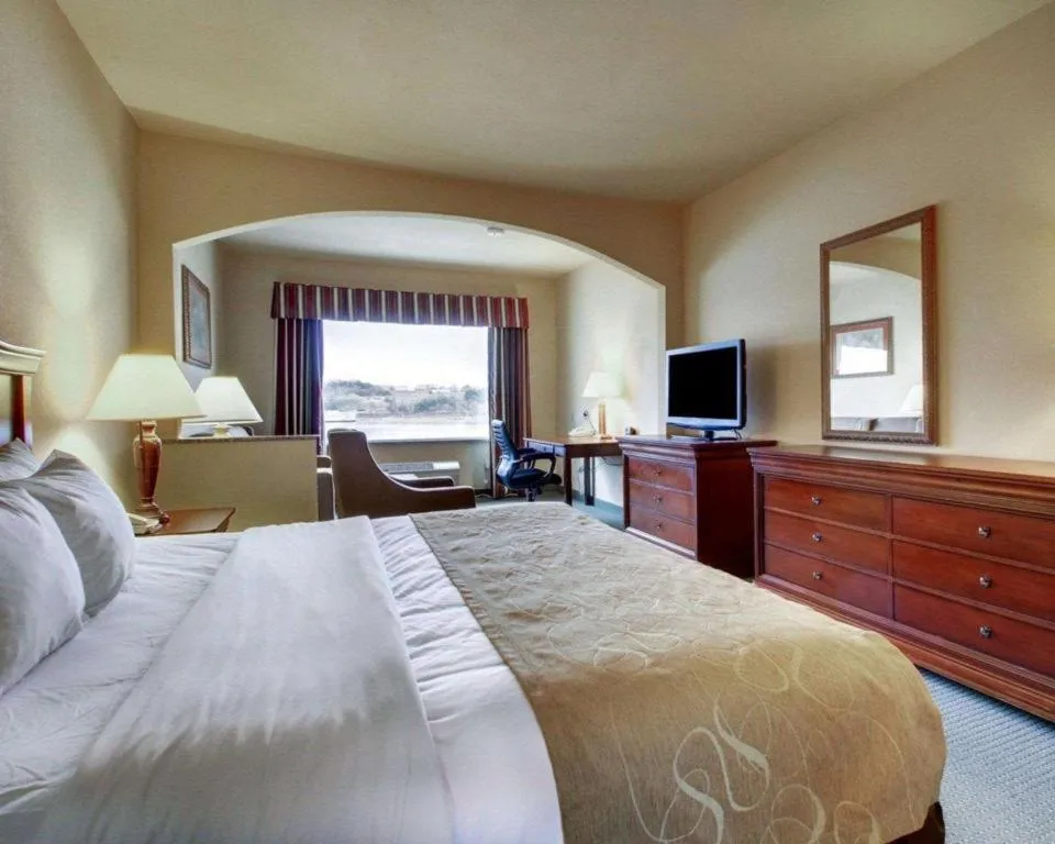 Bed in Clarion Suites Vidalia Riverfront