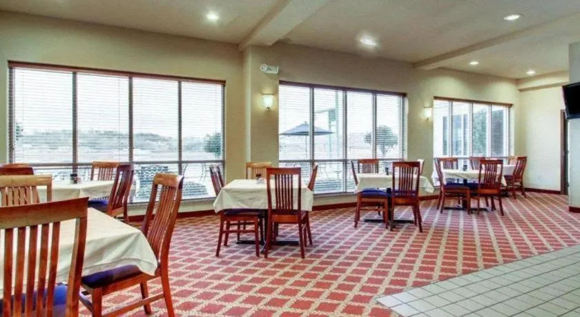 Clarion Suites Vidalia Riverfront