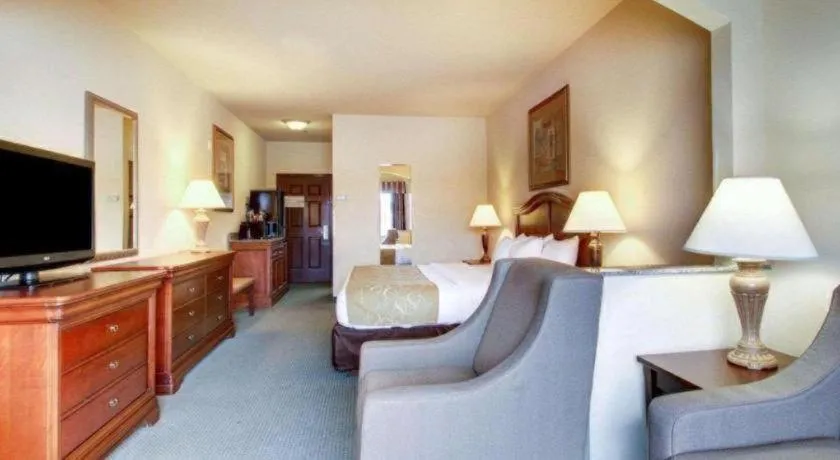 Clarion Suites Vidalia Riverfront