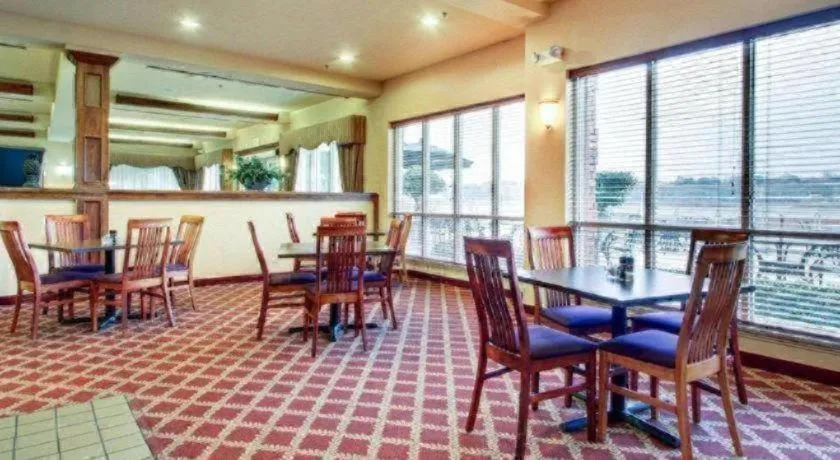 Clarion Suites Vidalia Riverfront