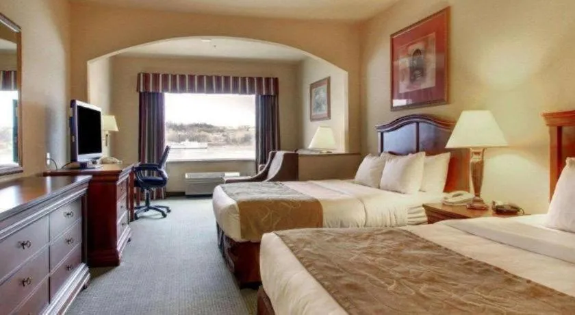 Bed in Clarion Suites Vidalia Riverfront