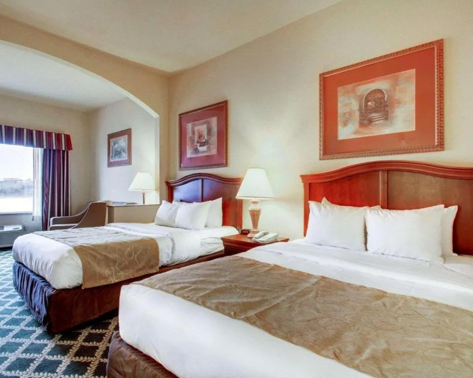 Bed in Clarion Suites Vidalia Riverfront