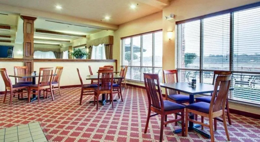 Clarion Suites Vidalia Riverfront