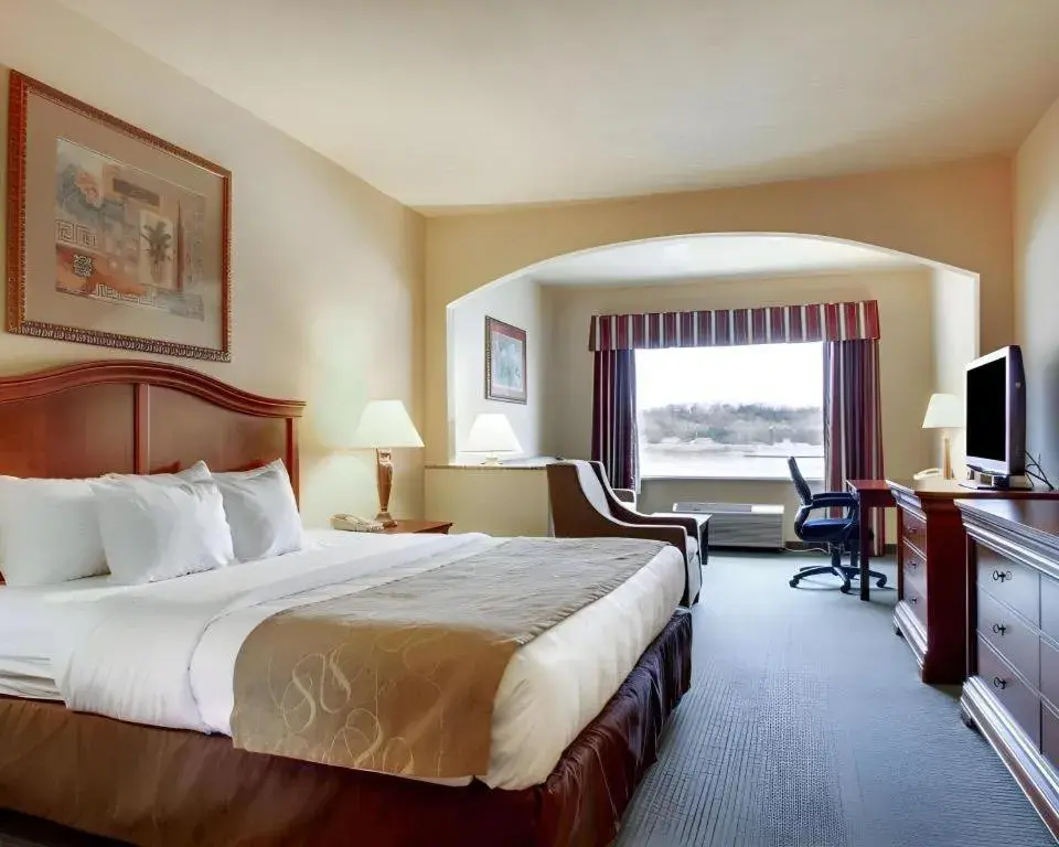 Bed in Clarion Suites Vidalia Riverfront Bed in Clarion Suites Vidalia Riverfront