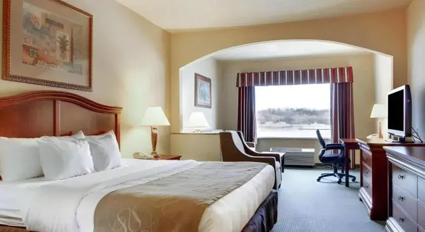 Bed in Clarion Suites Vidalia Riverfront Bed in Clarion Suites Vidalia Riverfront