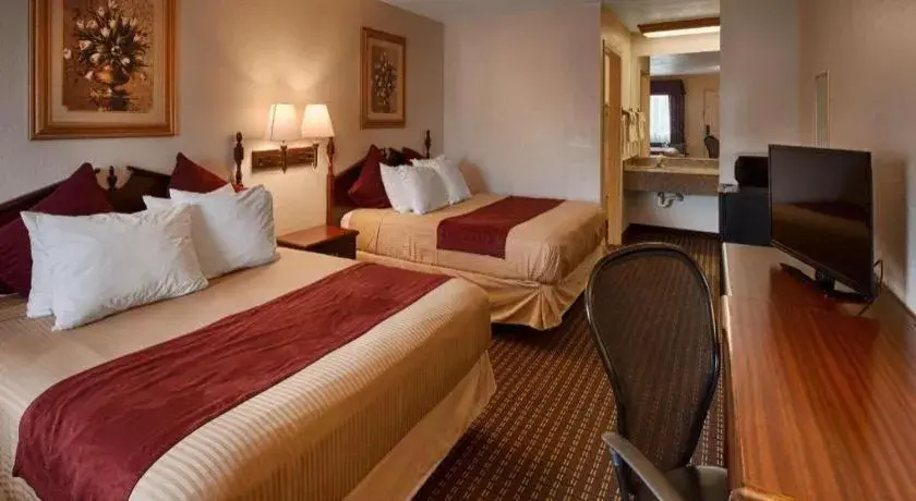 Bed in Best Western Johnson City Inn Bed in Best Western Johnson City Inn