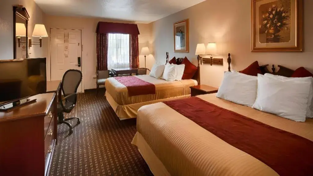 Bed in Best Western Johnson City Inn Bed in Best Western Johnson City Inn