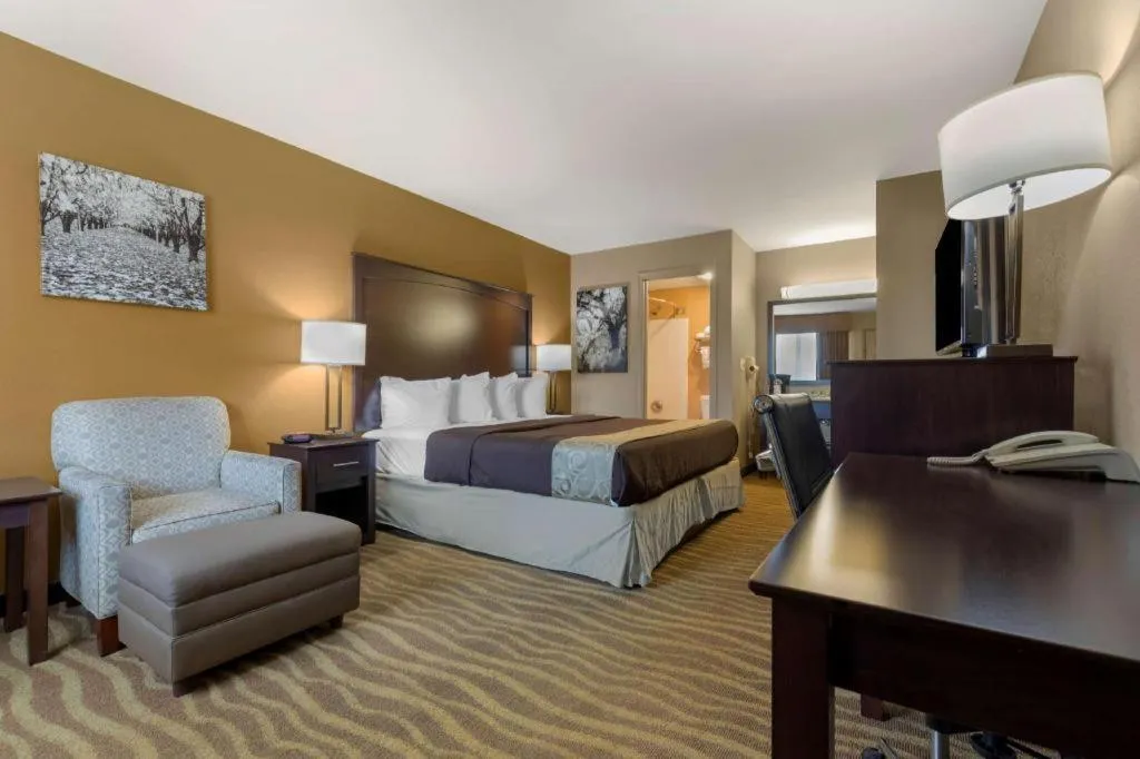 Bed in Best Western Taylor Inn