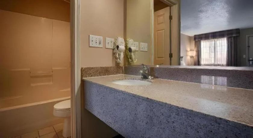 Best Western Taylor Inn