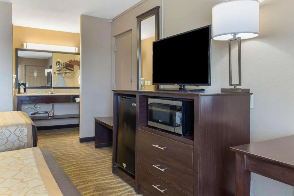 Bed in Best Western Taylor Inn