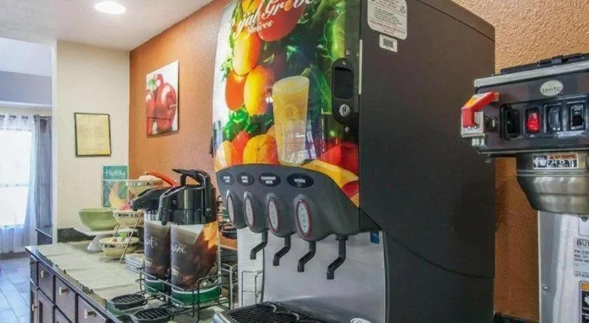 Quality Inn And Suites Centerv