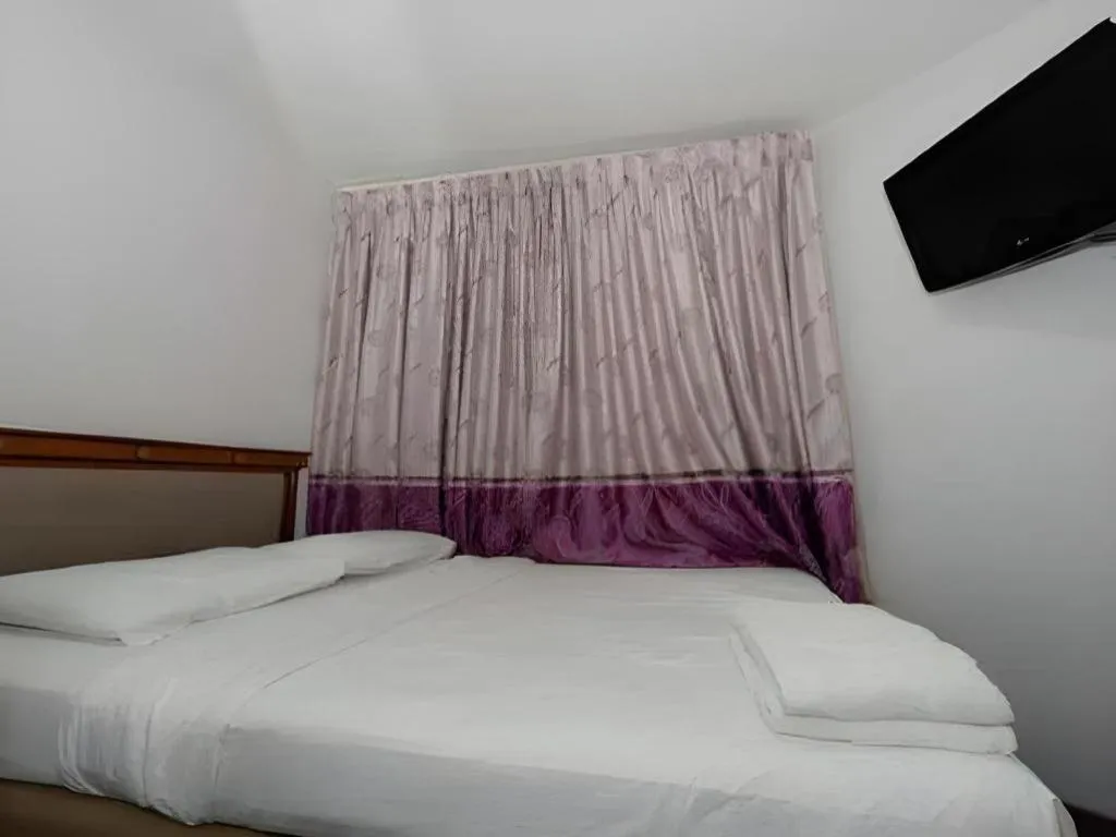 Bed in Meriton Hotel