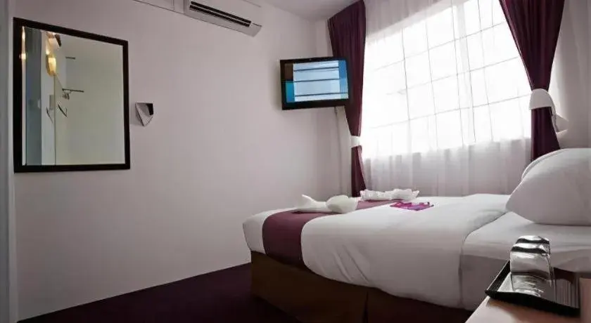 Bed in Meriton Hotel Bed in Meriton Hotel