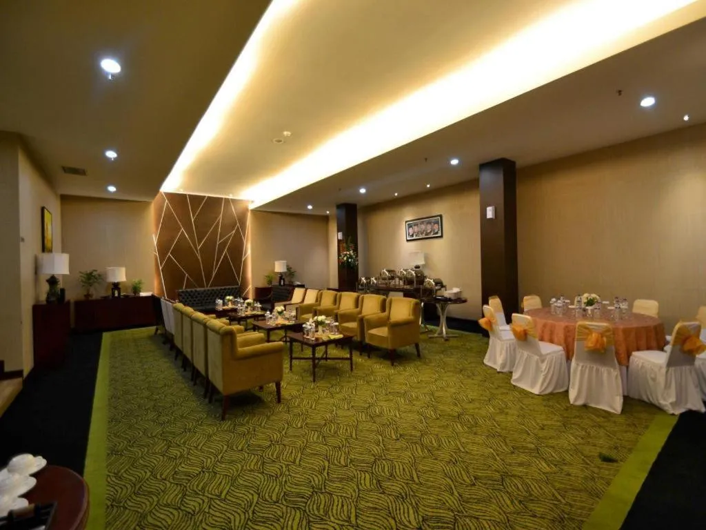 IPB Convention Hotel Botani Square