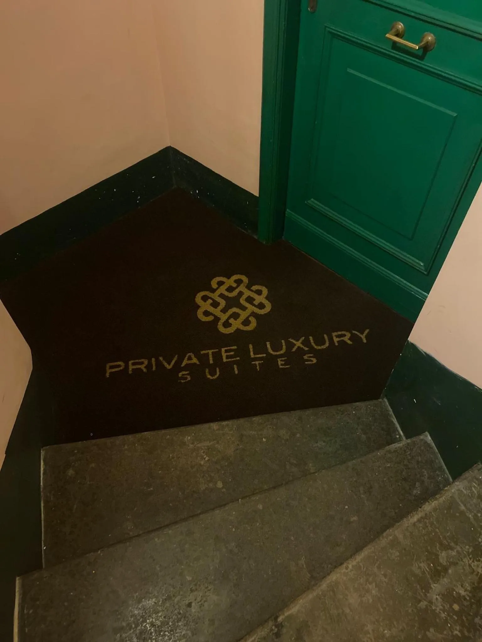 Property logo or sign in Piazza di Spagna Luxury Apartment