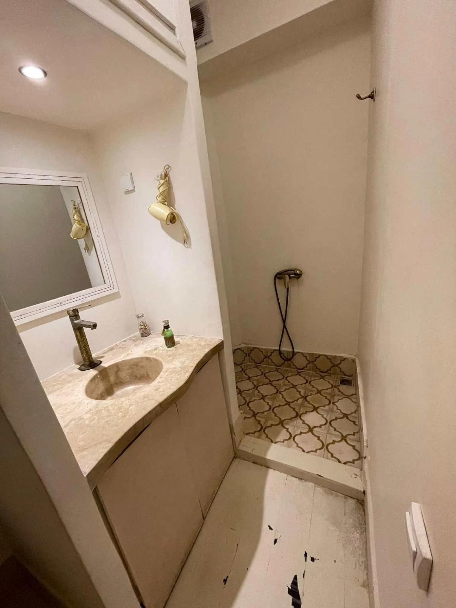 Shower in Diamant La Ville Rouge