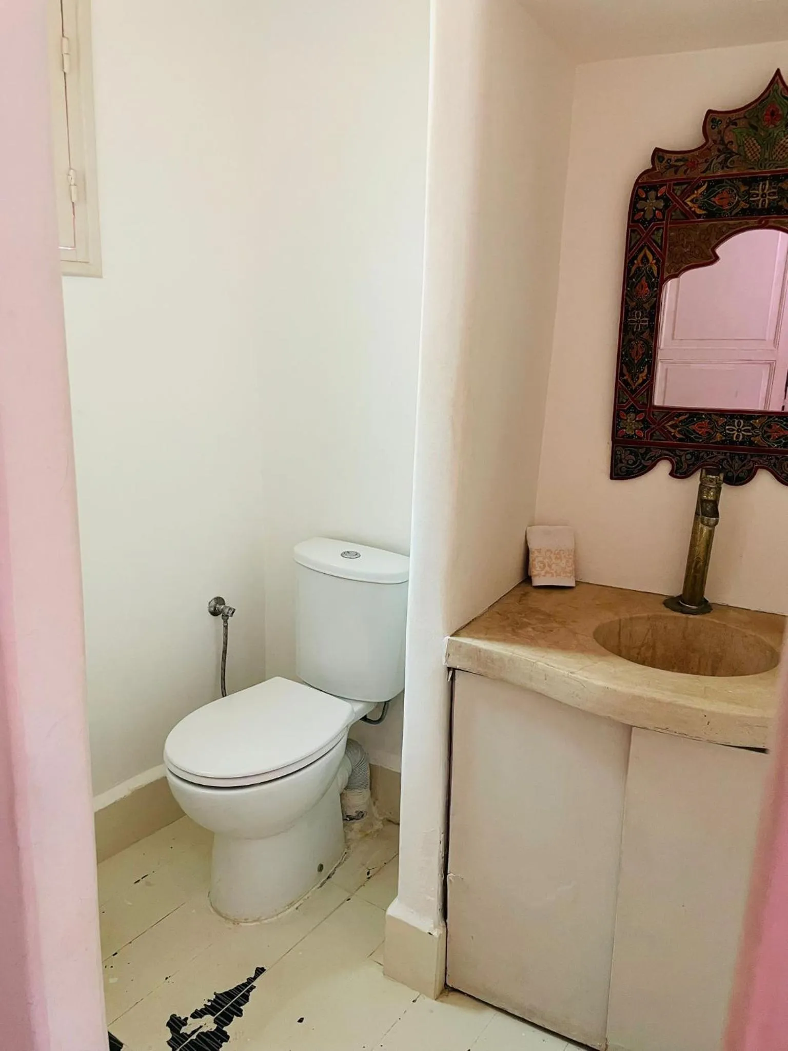 Toilet in Diamant La Ville Rouge