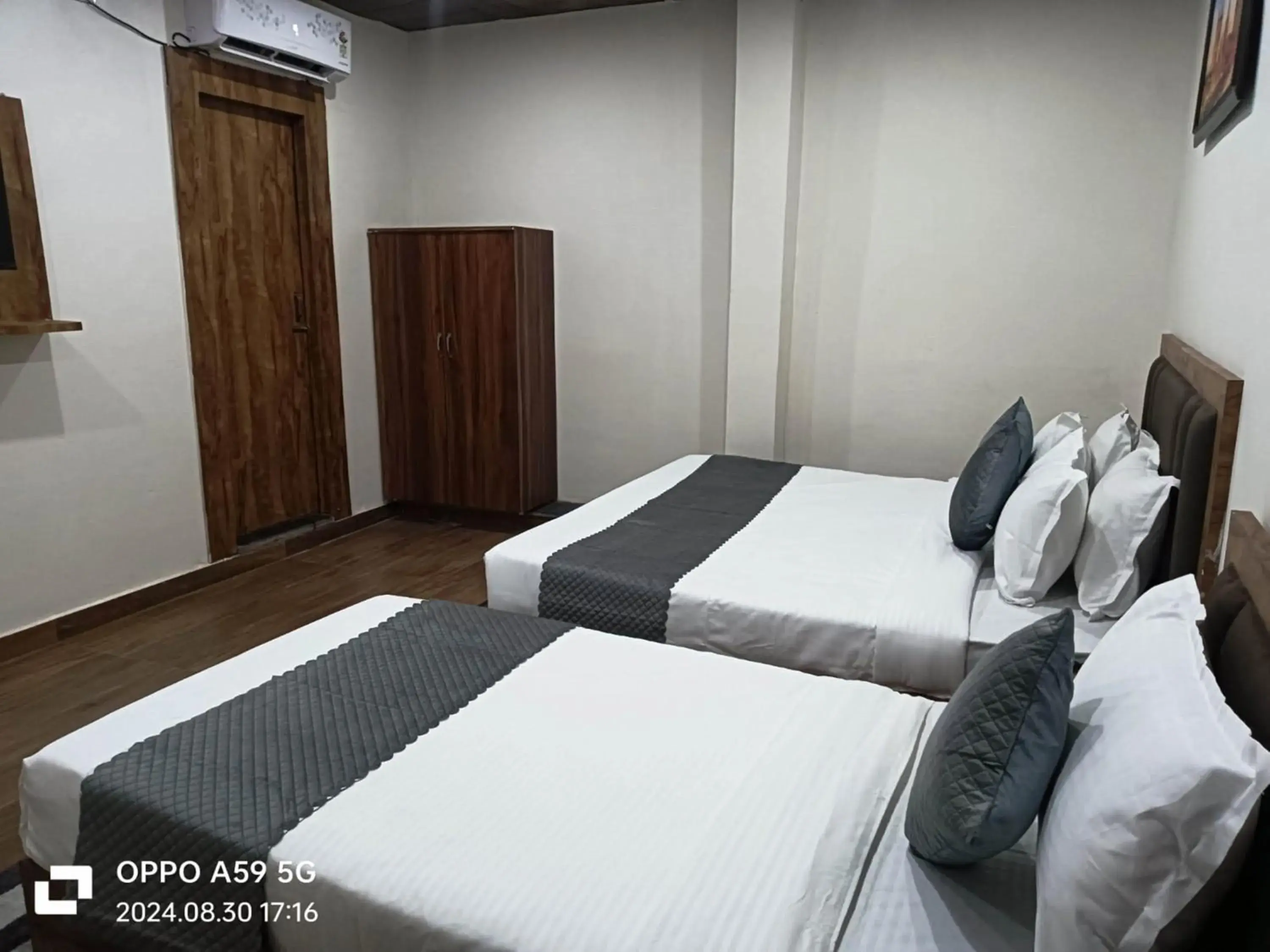 Bedroom, Bed in ShriGo Hotel Pushpa Residency Bedroom, Bed in ShriGo Hotel Pushpa Residency