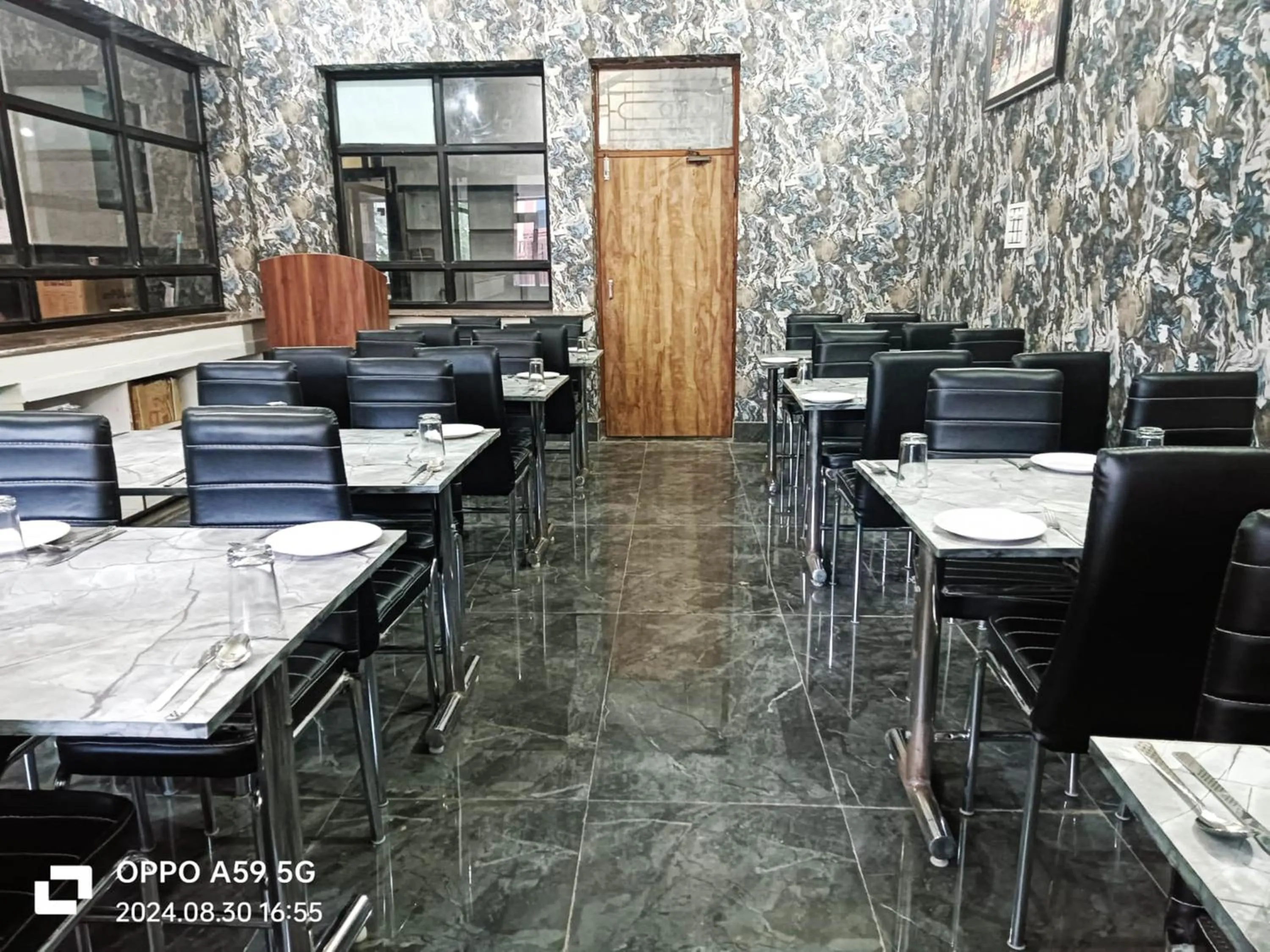 Restaurant/places to eat in ShriGo Hotel Pushpa Residency
