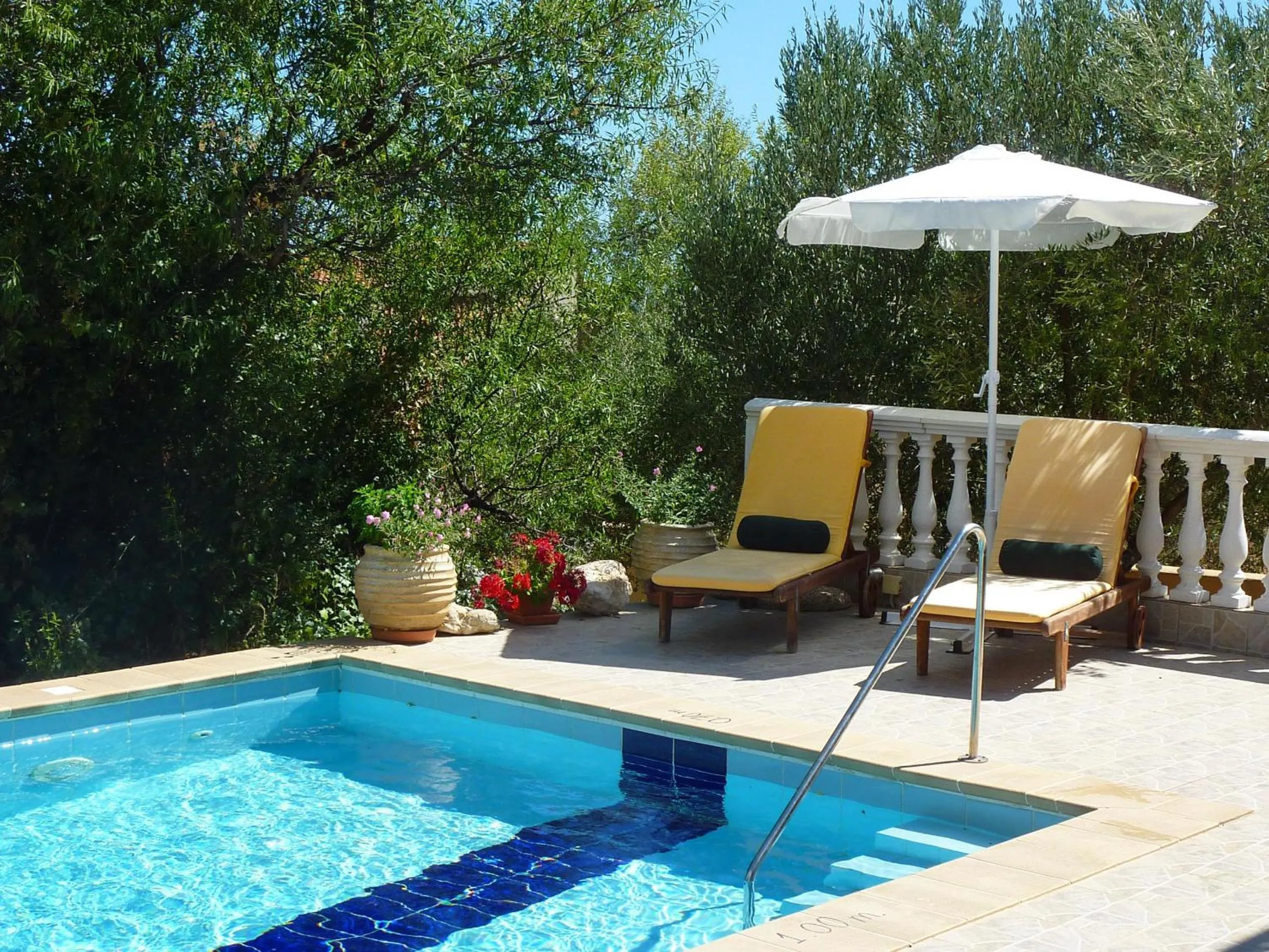 Swimming pool in Villa Yianna